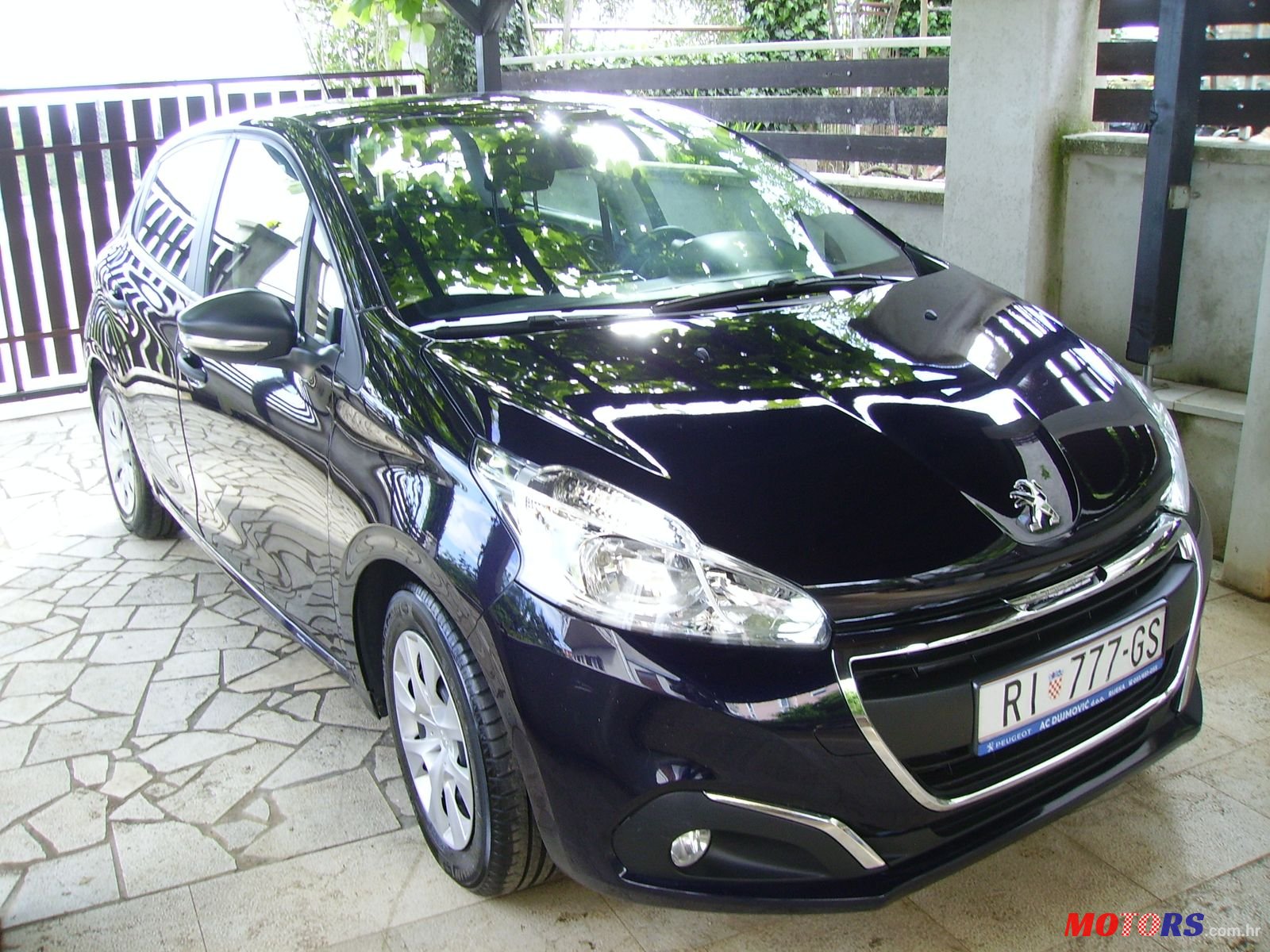 2015' Peugeot 208 1.6 Blue HDI photo #2