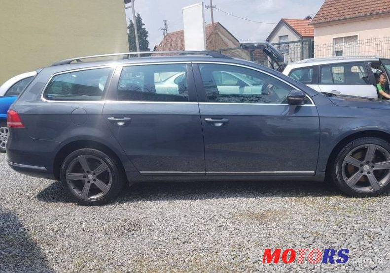 2011' Volkswagen Passat Variant photo #1