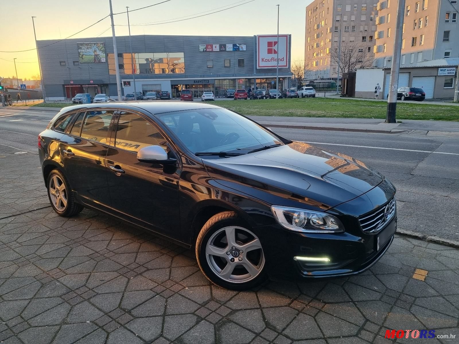 2017' Volvo V60 D2 photo #3