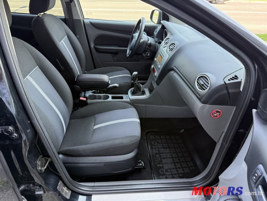 2011' Ford Focus Karavan photo #5