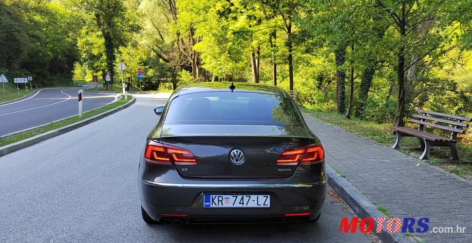 2012' Volkswagen Passat photo #5