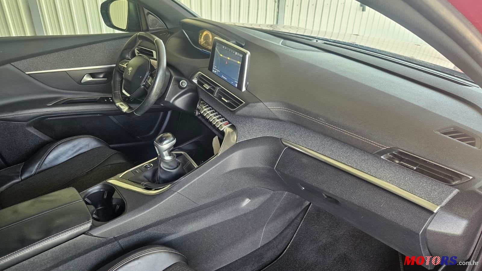 2018' Peugeot 3008 1,2 Puretech photo #5