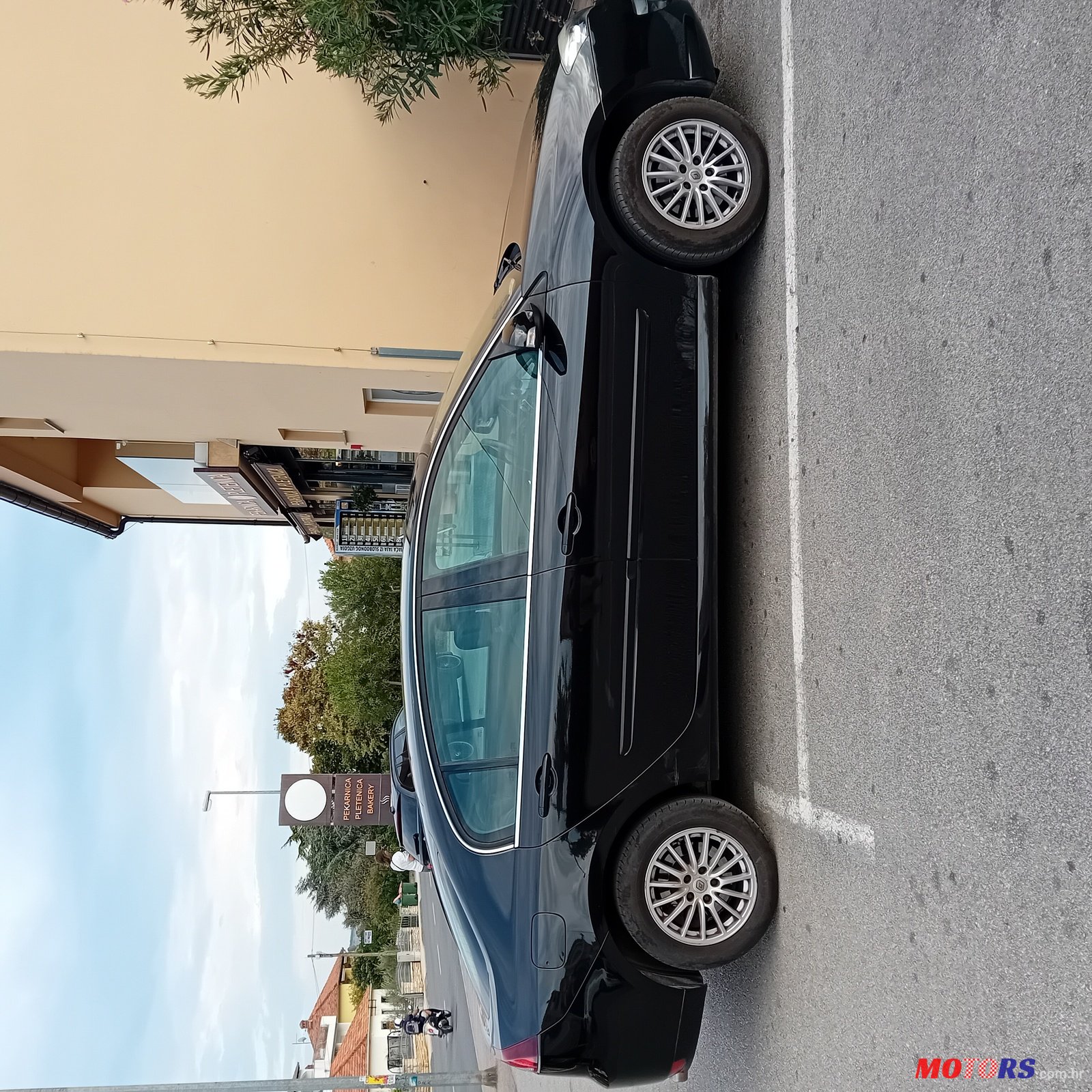 2011' Renault Laguna 2.0dci photo #4