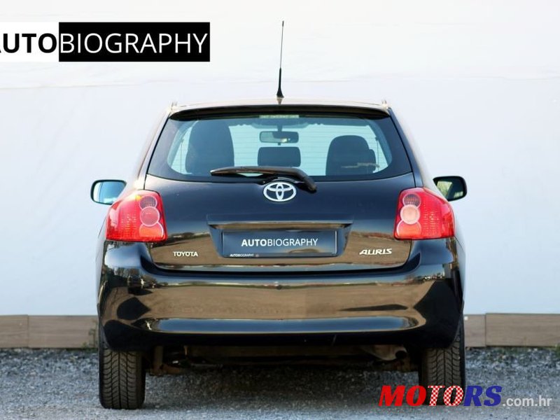 2007' Toyota Auris photo #5