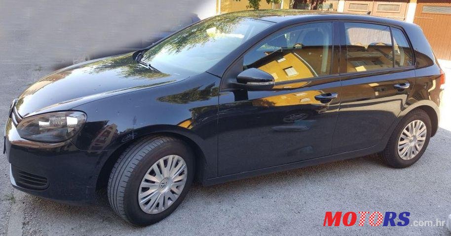 2011' Volkswagen Golf VI 1,6 Tdi photo #2