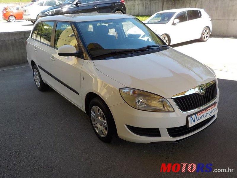 2012' Skoda Fabia Combi photo #2