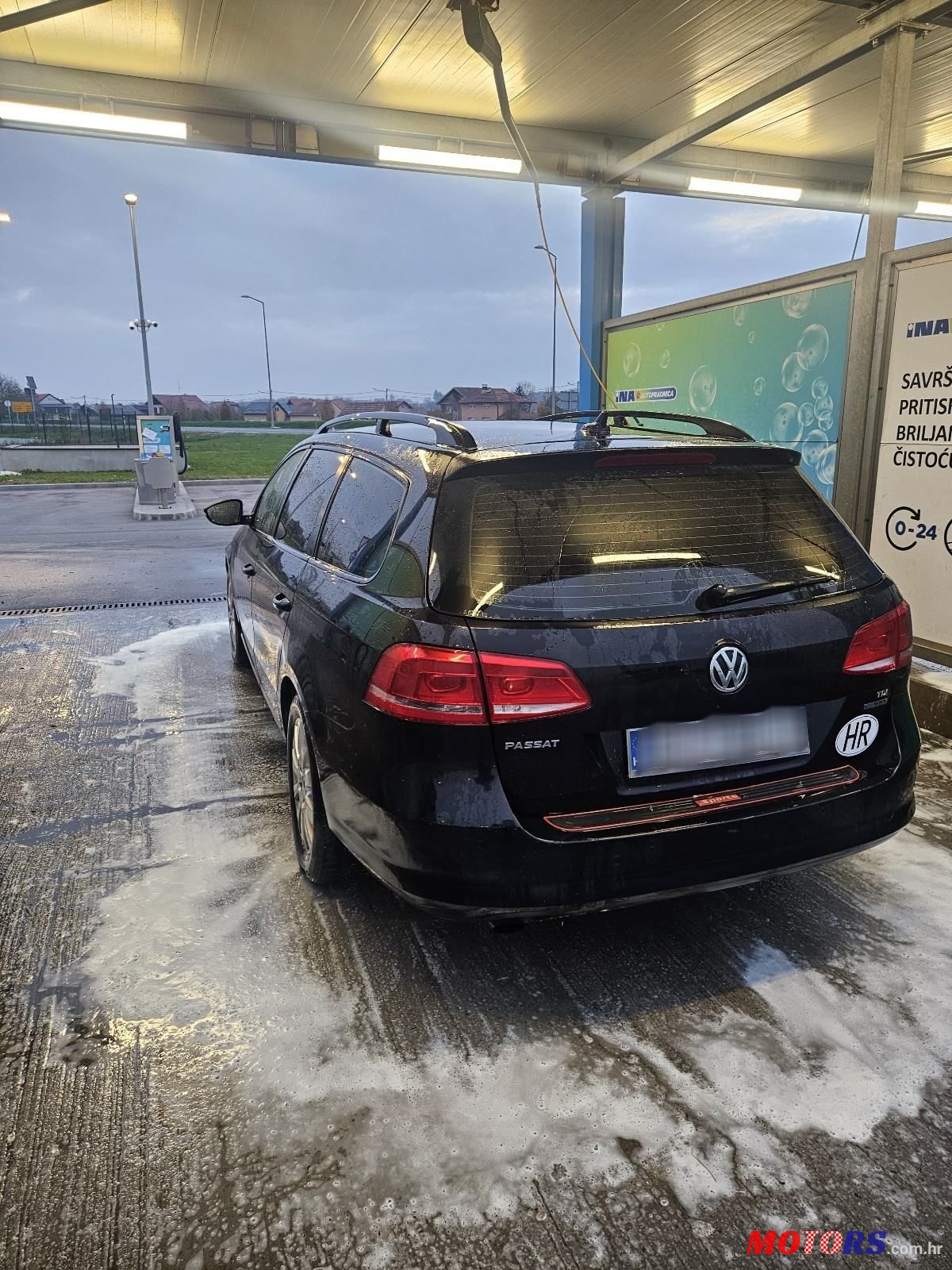 2011' Volkswagen Passat Variant photo #4