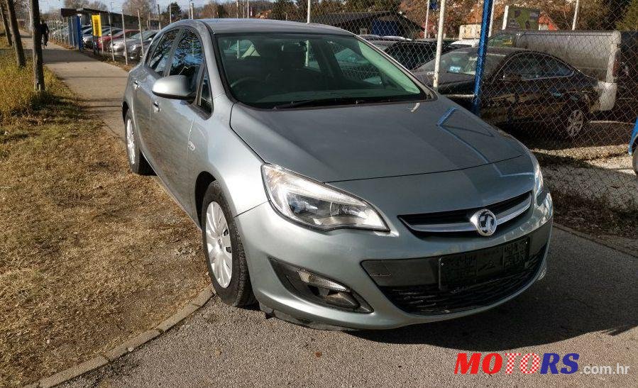 2013' Opel Astra photo #1