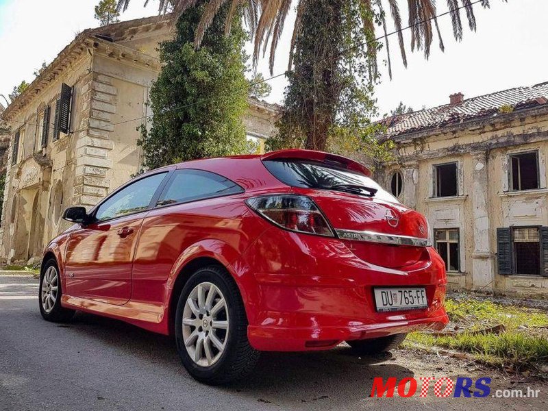 2011' Opel Astra 1,6 photo #2