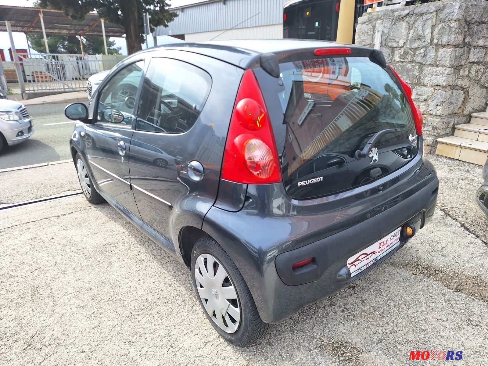 2010' Peugeot 107 1,0 photo #4
