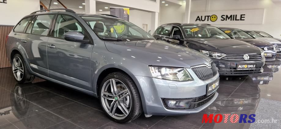 2013' Skoda Octavia Combi photo #3