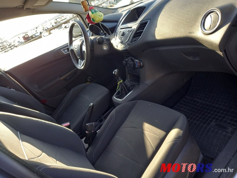 2013' Ford Fiesta photo #5