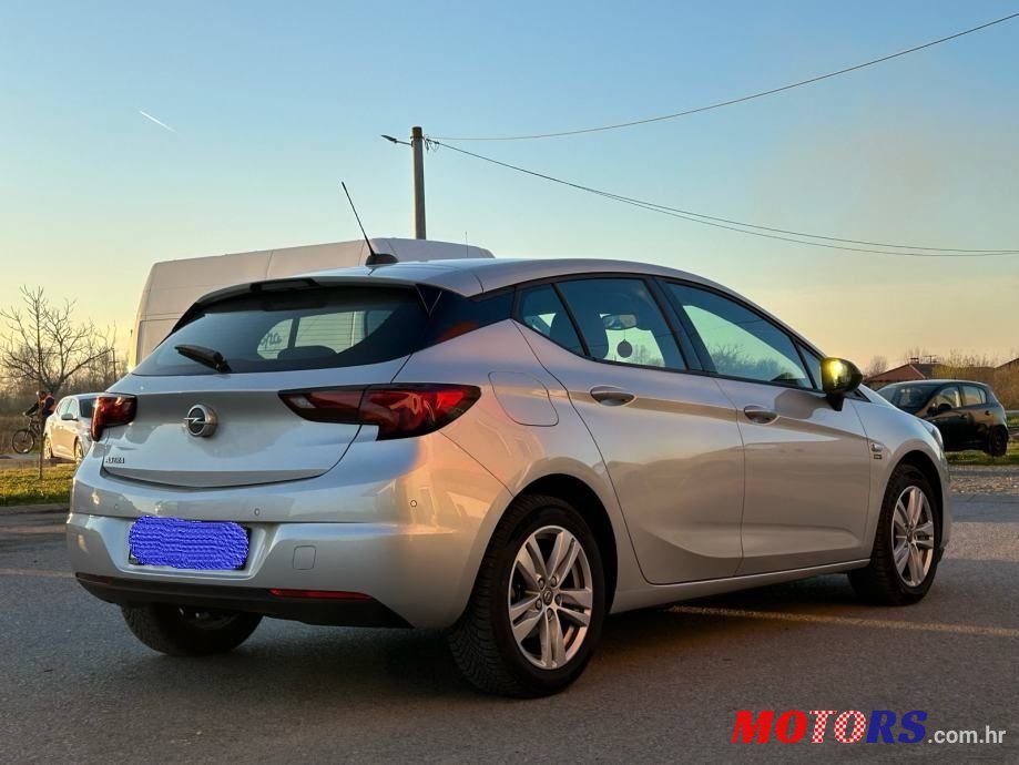 2020' Opel Astra 1,2 Turbo photo #4