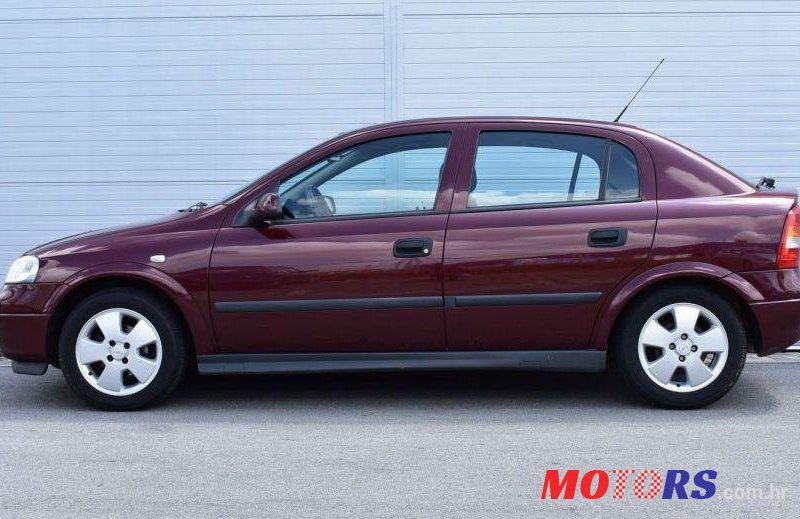 2002' Opel Astra 1,7 Dti photo #1