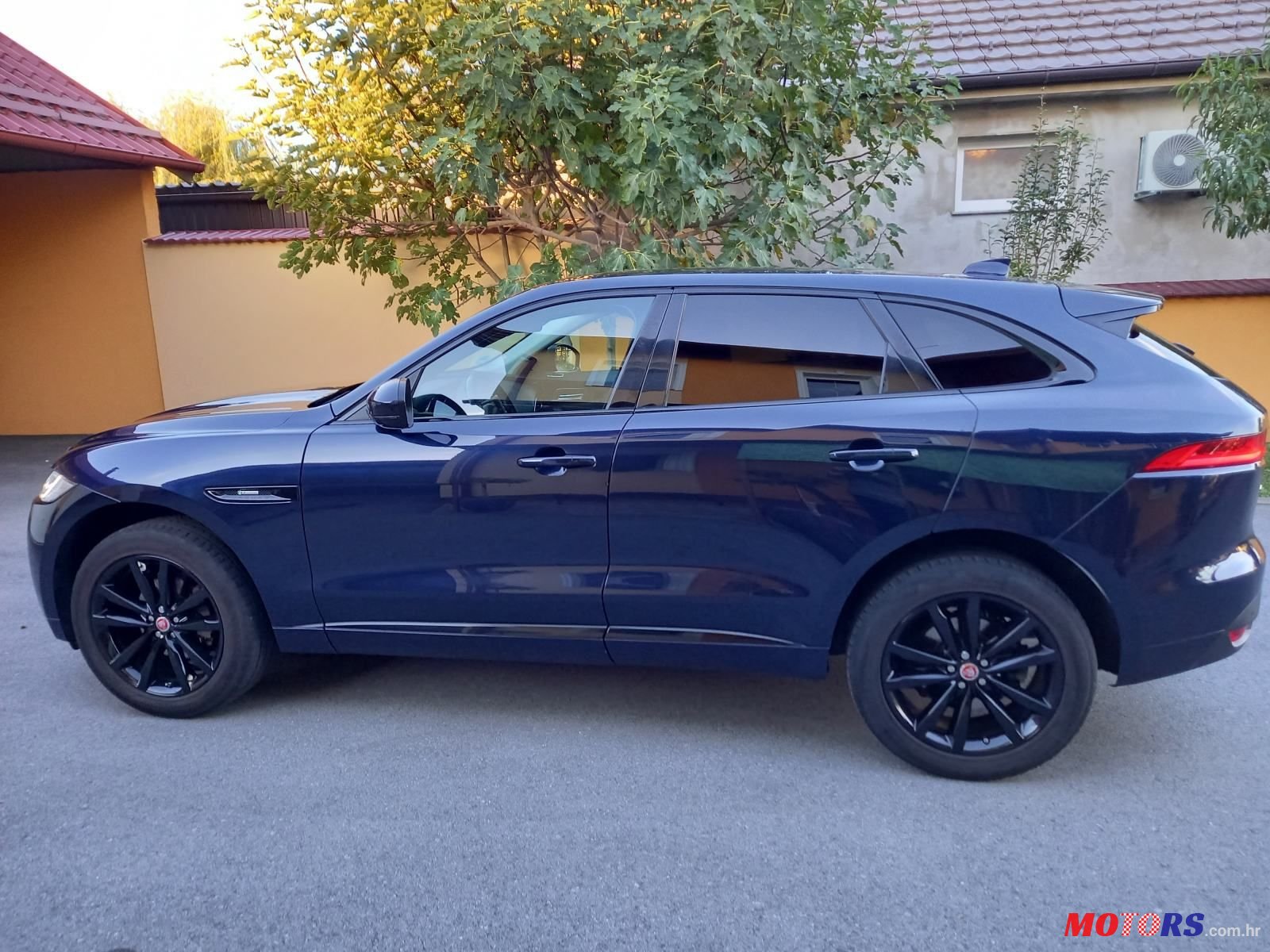 2016' Jaguar F-Pace 2.0 D photo #2