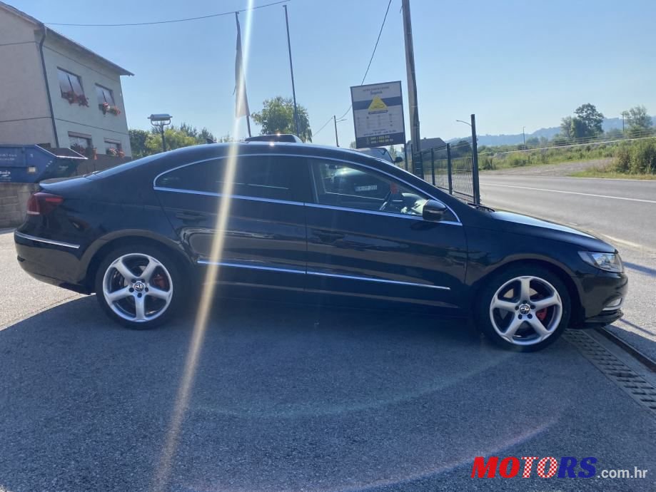 2013' Volkswagen Passat photo #4