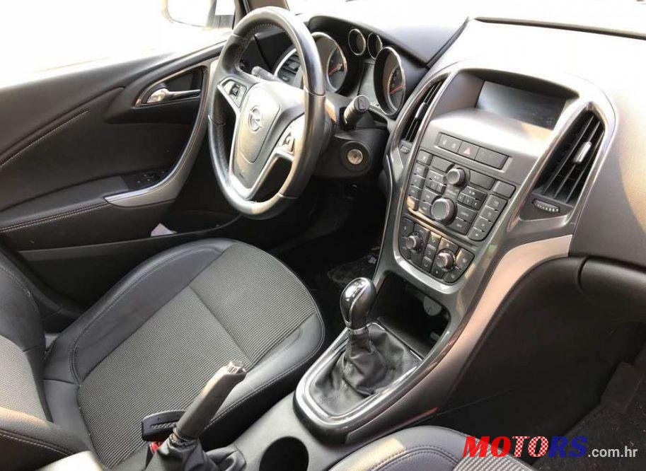 2014' Opel Astra Karavan photo #2