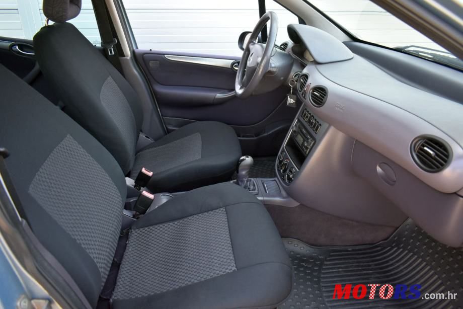 2004' Mercedes-Benz A-Klasa photo #6