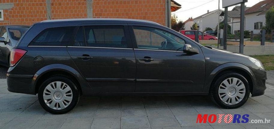 2008' Opel Astra Karavan photo #1