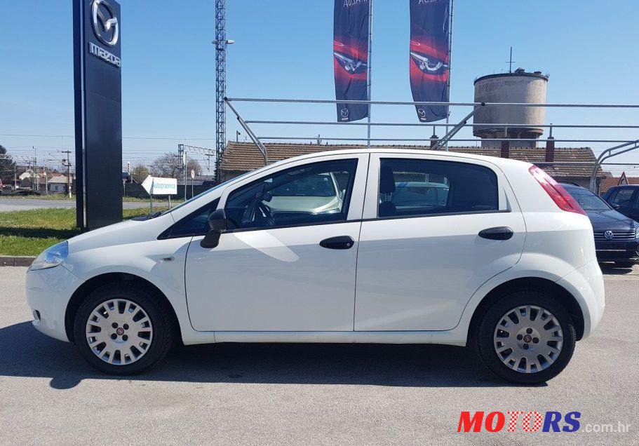 2011' Fiat Grande Punto 1,2 8V photo #1