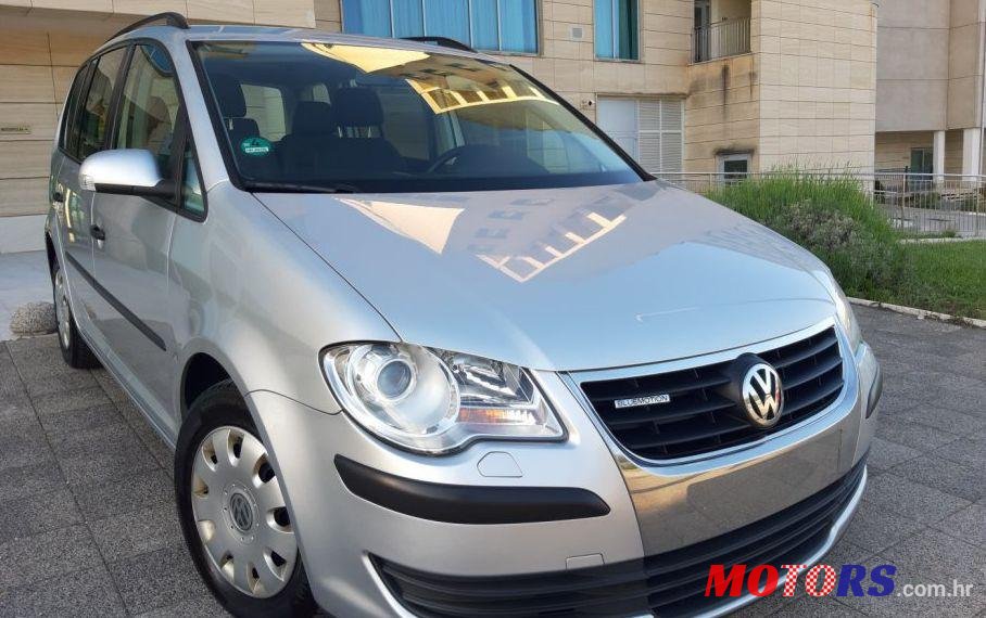 2008' Volkswagen Touran 1,9 Tdi photo #1