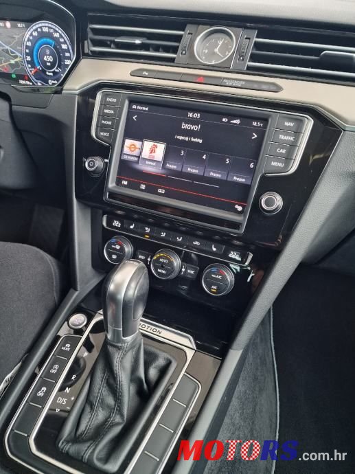 2015' Volkswagen Passat Variant photo #6