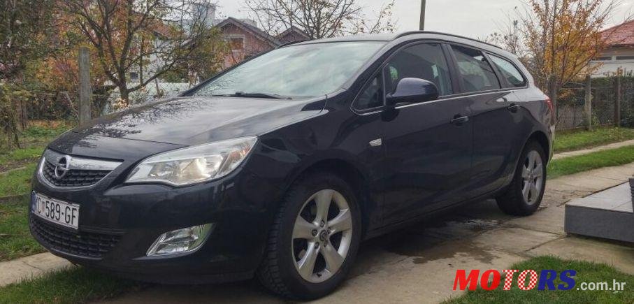 2011' Opel Astra Karavan photo #1