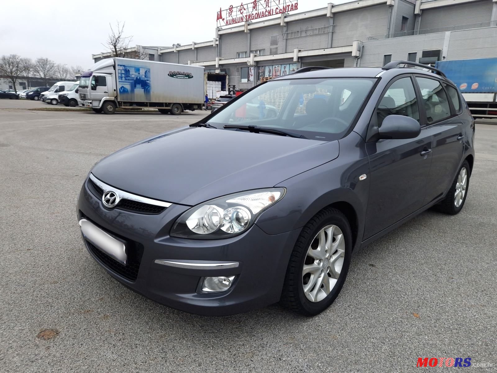 2010' Hyundai i30 Cw photo #2