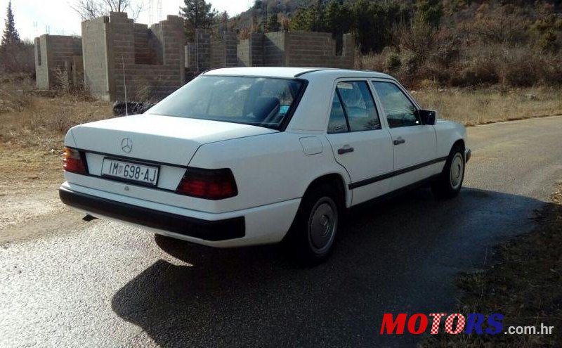1985' Mercedes-Benz 124 200 D photo #1