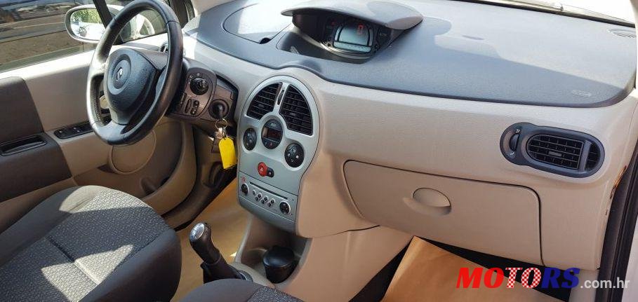 2004' Renault Modus 1,5 Dci photo #2