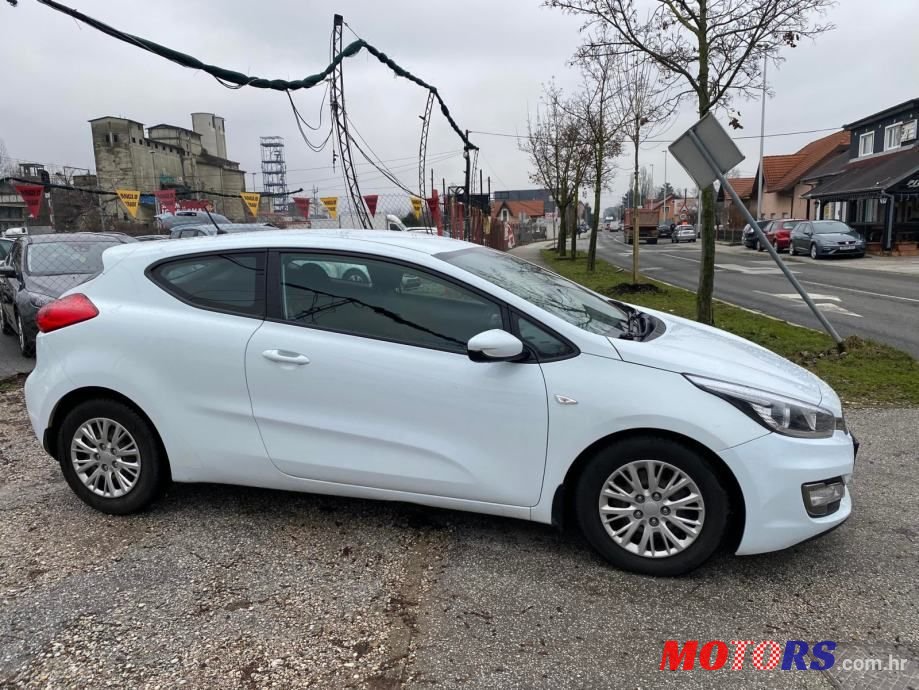 2013' Kia Ceed photo #5