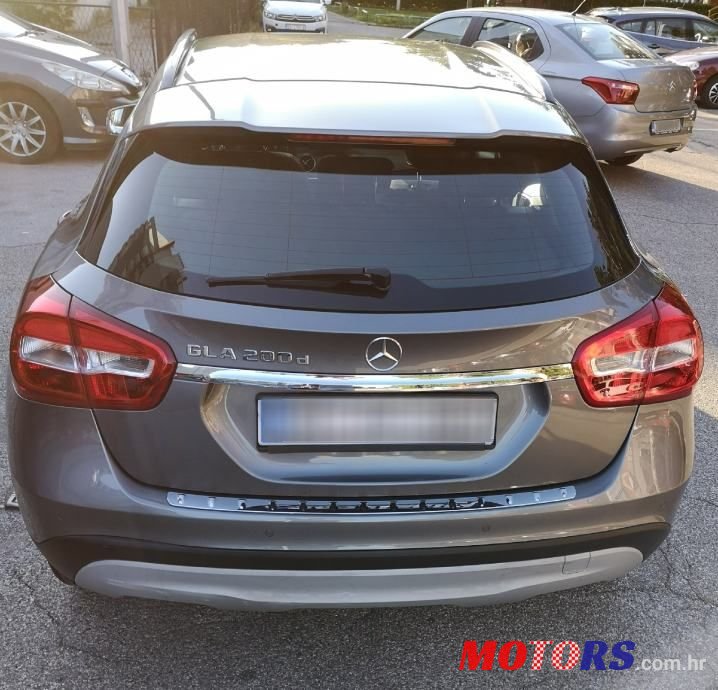 2016' Mercedes-Benz GLA 200 D photo #6