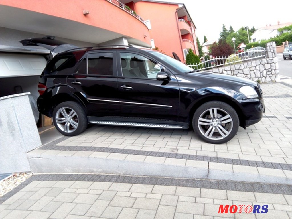 2008' Mercedes-Benz ML 320 photo #2
