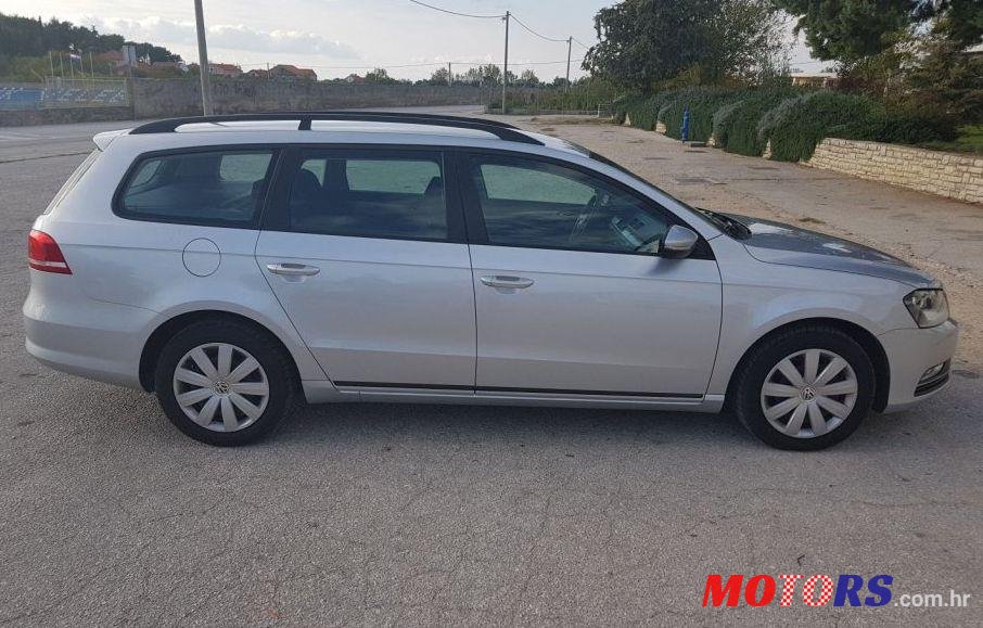 2011' Volkswagen Passat Variant photo #1