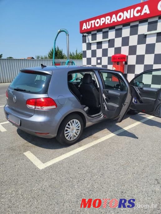2010' Volkswagen Golf VI 1,6 Tdi photo #2
