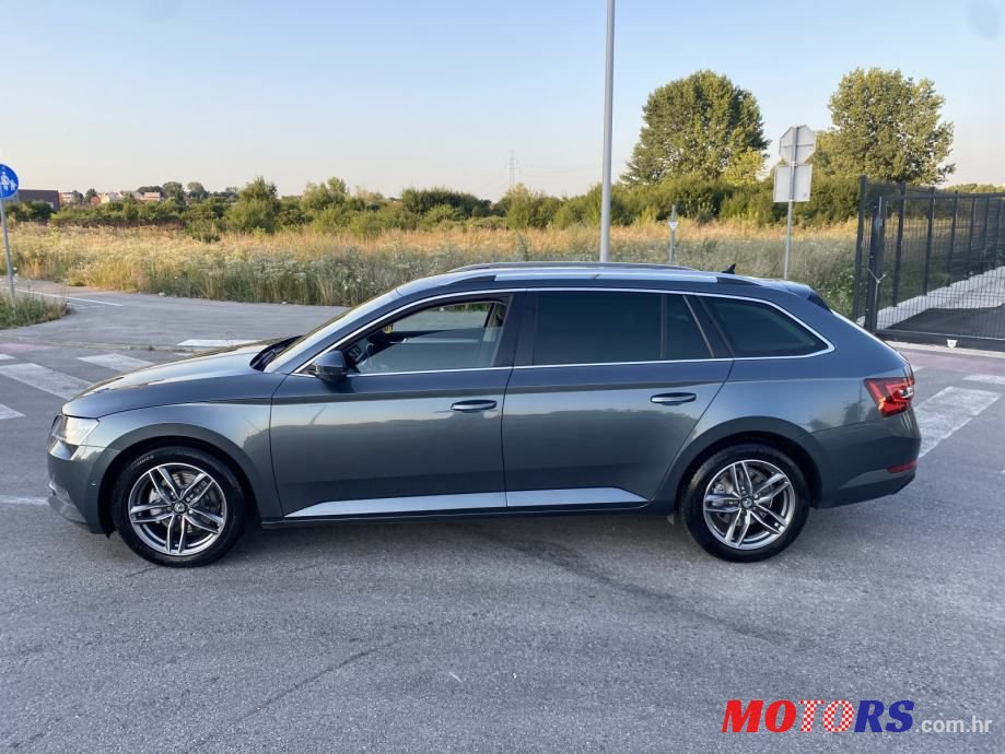 2016' Skoda Superb Combi photo #2
