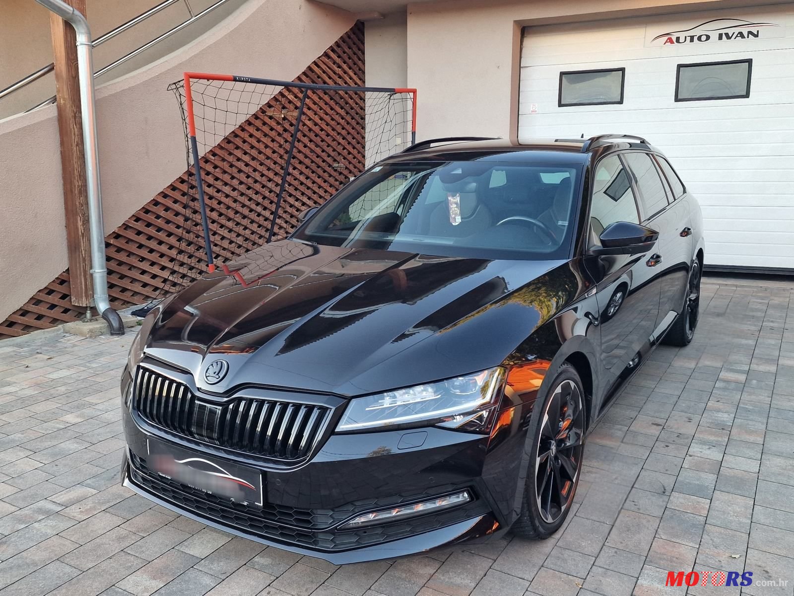 2020' Skoda Superb Combi photo #1
