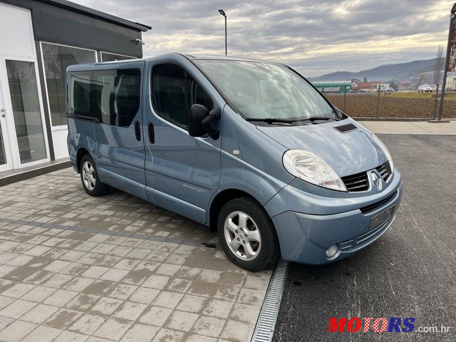 2009' Renault Trafic 2.0dCi photo #1