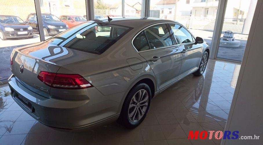 2017' Volkswagen Passat 2,0 Tdi Bmt photo #1