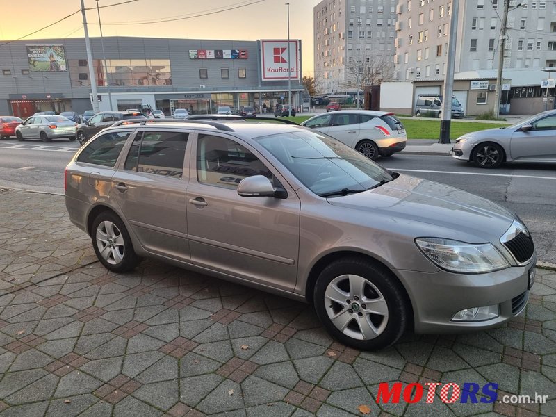 2013' Skoda Octavia Combi photo #3