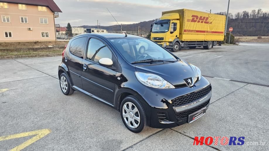 2011' Peugeot 107 1,0 photo #1