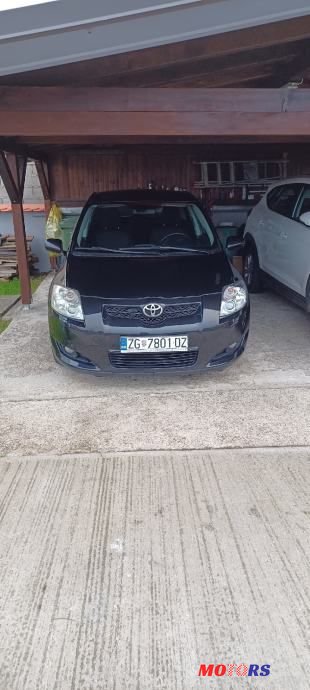 2007' Toyota Auris photo #2