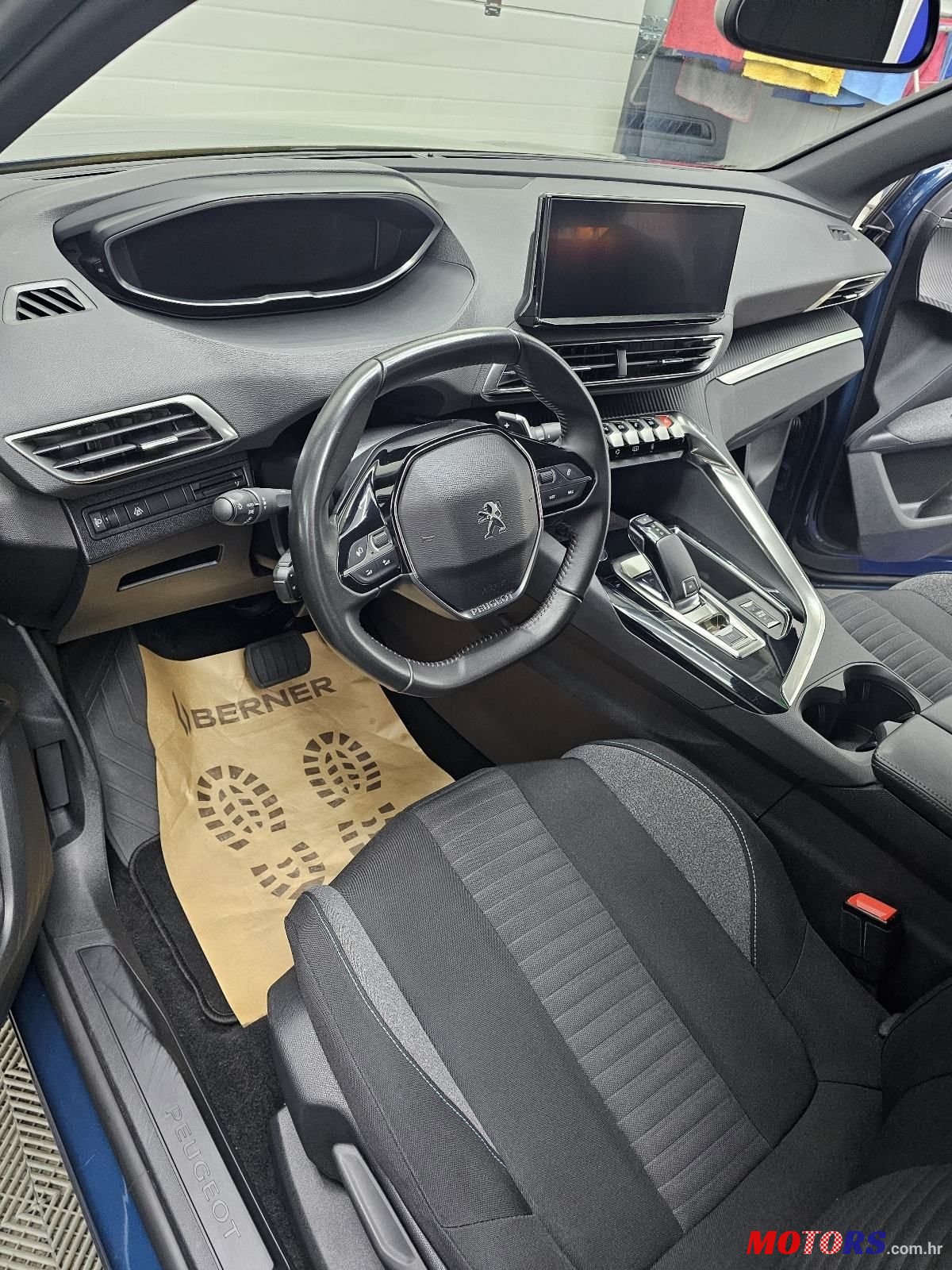 2023' Peugeot 3008 1,5 photo #6