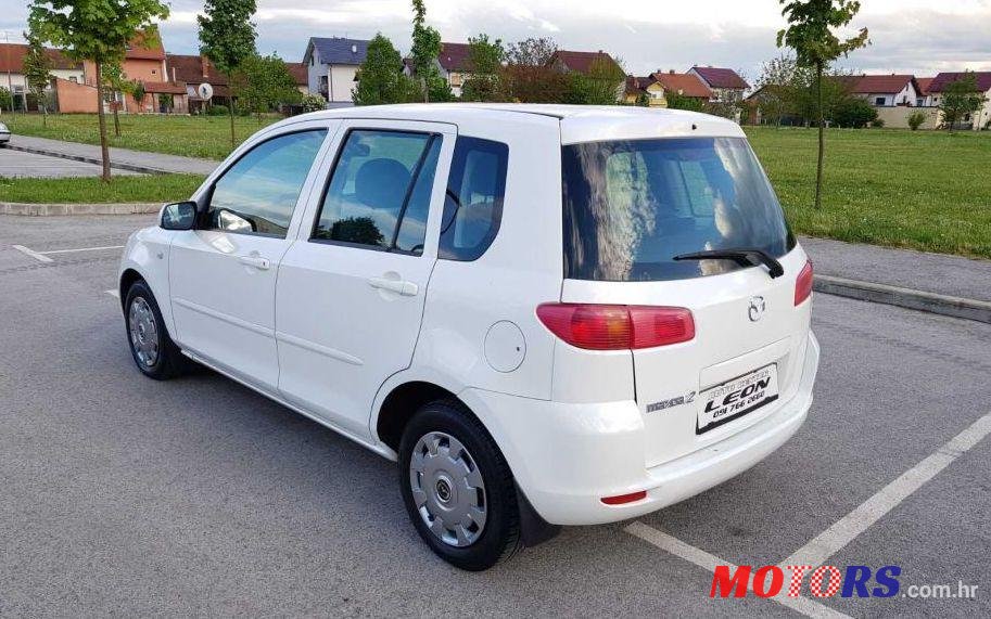 2005' Mazda 2 Cd68 photo #4