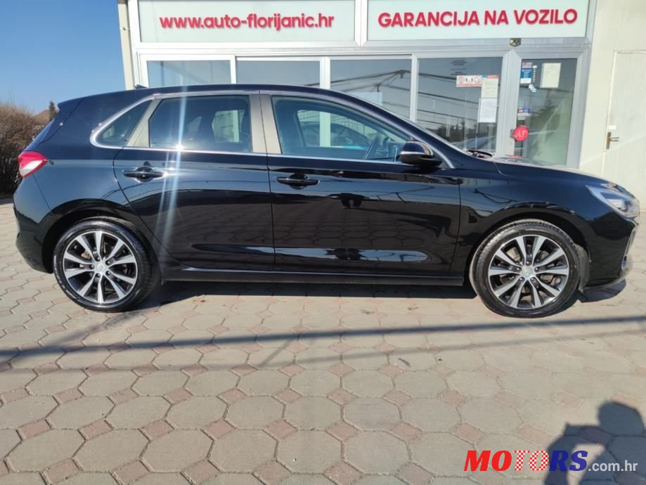 2017' Hyundai i30 1.6 Crdi photo #4