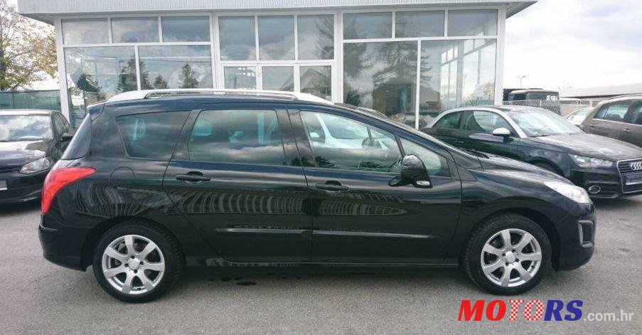 2011' Peugeot 308 Sw photo #1