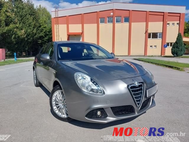 2013' Alfa Romeo Giulietta photo #1