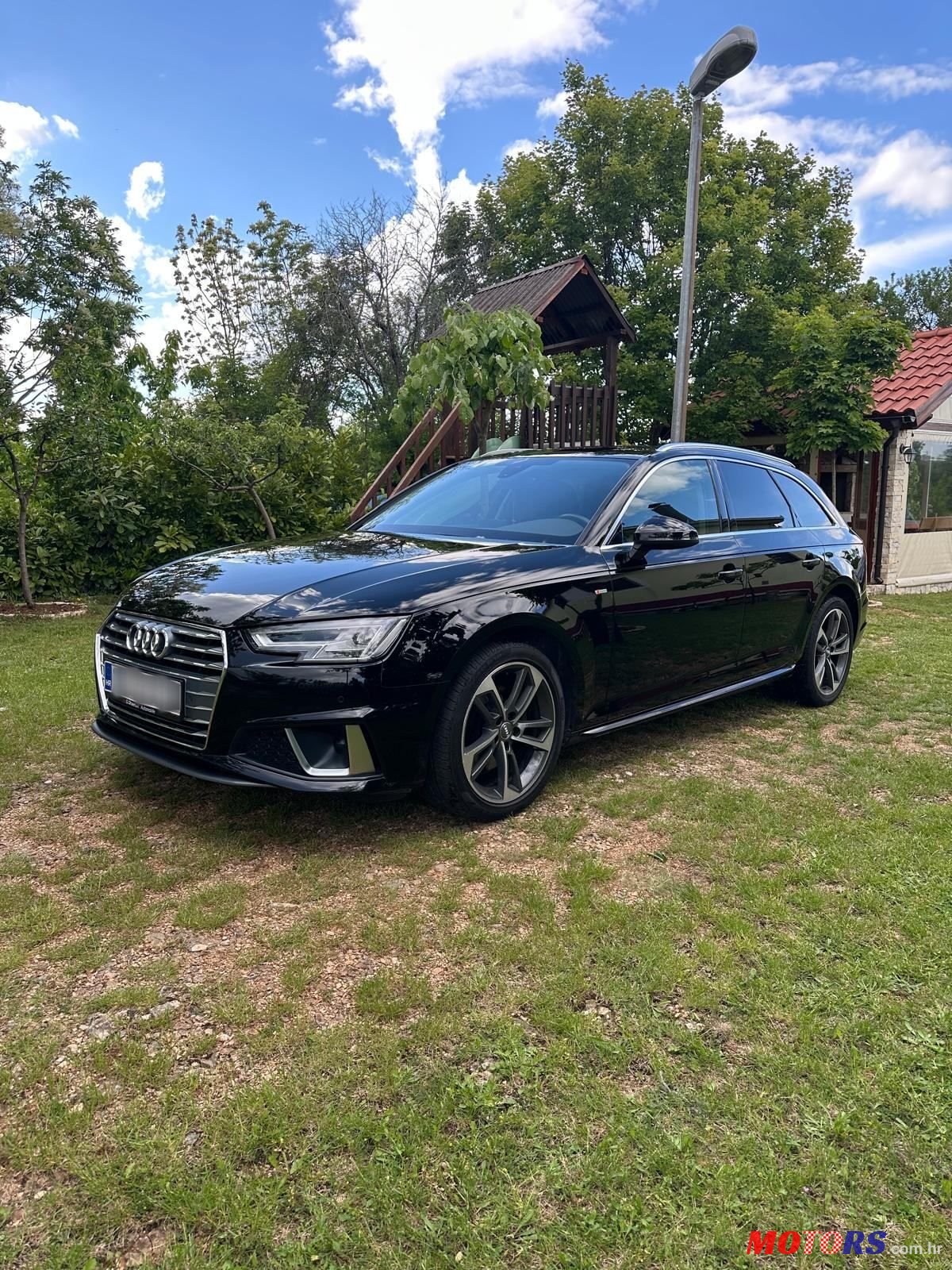 2019' Audi A4 Avant photo #2