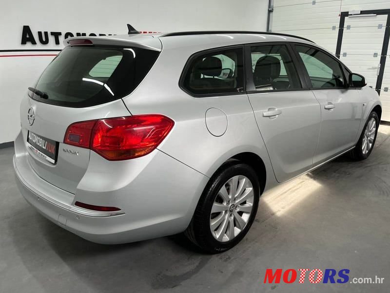 2015' Opel Astra Karavan photo #4