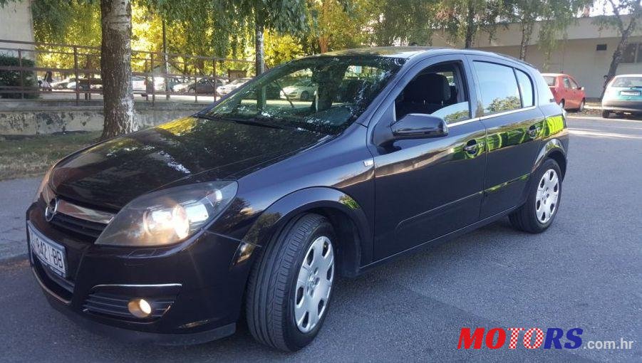 2005' Opel Astra 1,7 Cdti Sport photo #1